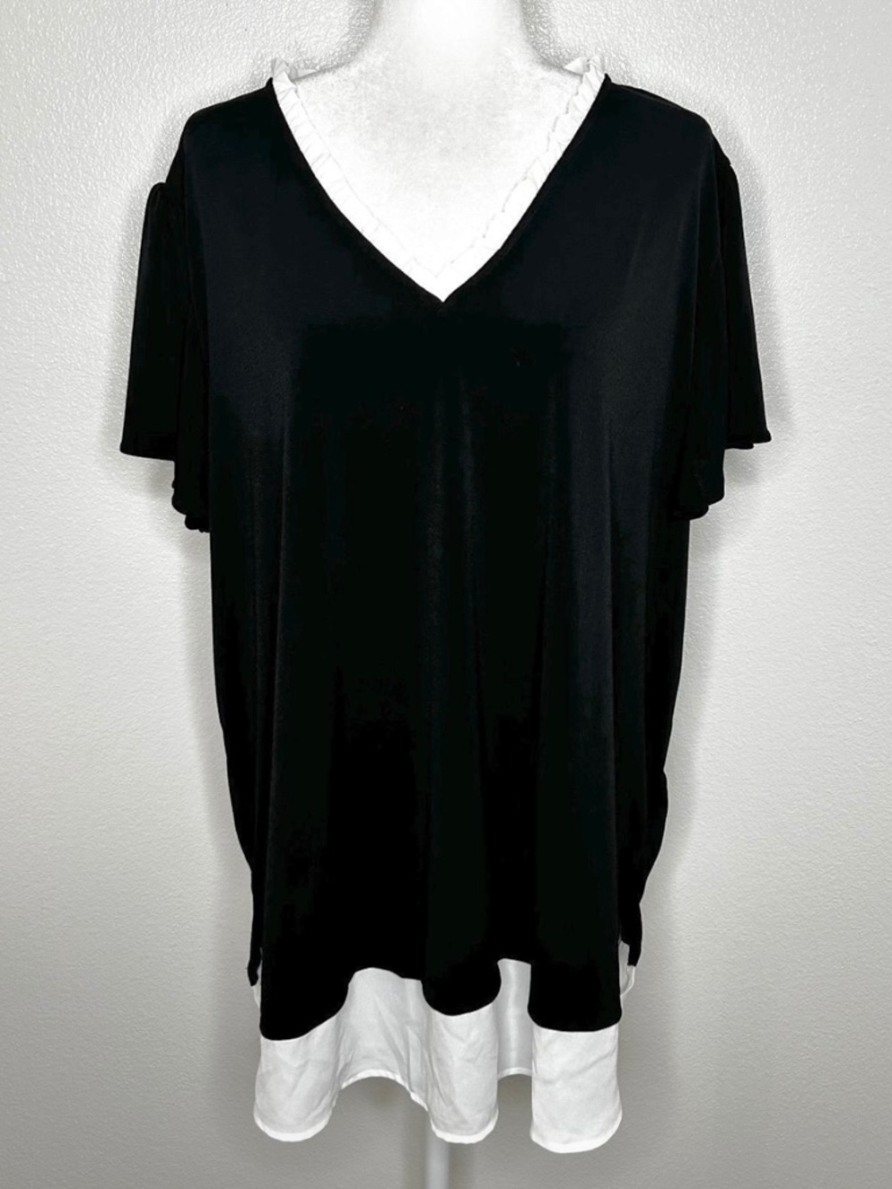 New Adrianna Papell Womens Black & White V-Neck Blouse Top Plus Size 3X NWT